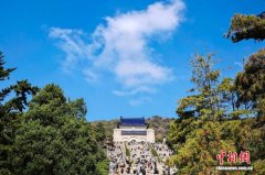 孙中山先生诞辰159周年 民众参观南京中山陵